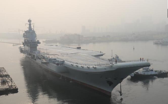 中国国产首艘航母从大连造船厂首次出海试验