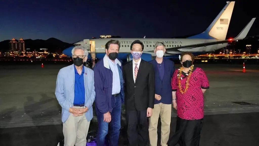由美国联邦参议员埃德·马基率领的国会两党参众议员访问团抵达台北
