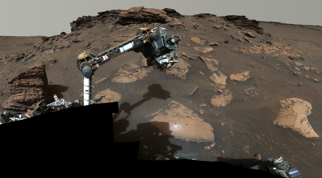 毅力号火星探测车在杰吉洛陨石坑内一处古代湖床上鑽开一块沉积岩采集样本，初步检测发现极高浓度的有机分子 ...